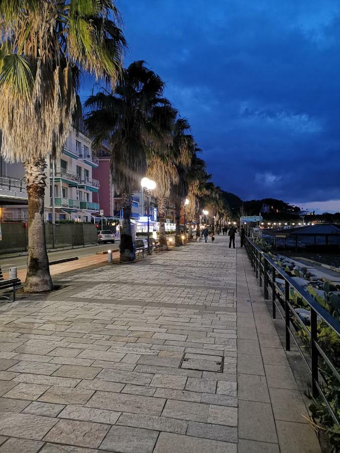 Апартаменты Raggio Di Sole Сестри-Леванте Экстерьер фото